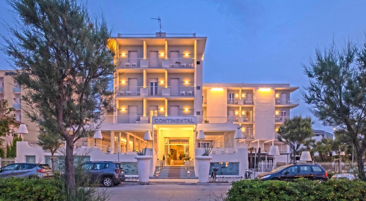Hotel Continental เซนีกัลเลีย ภายนอก รูปภาพ