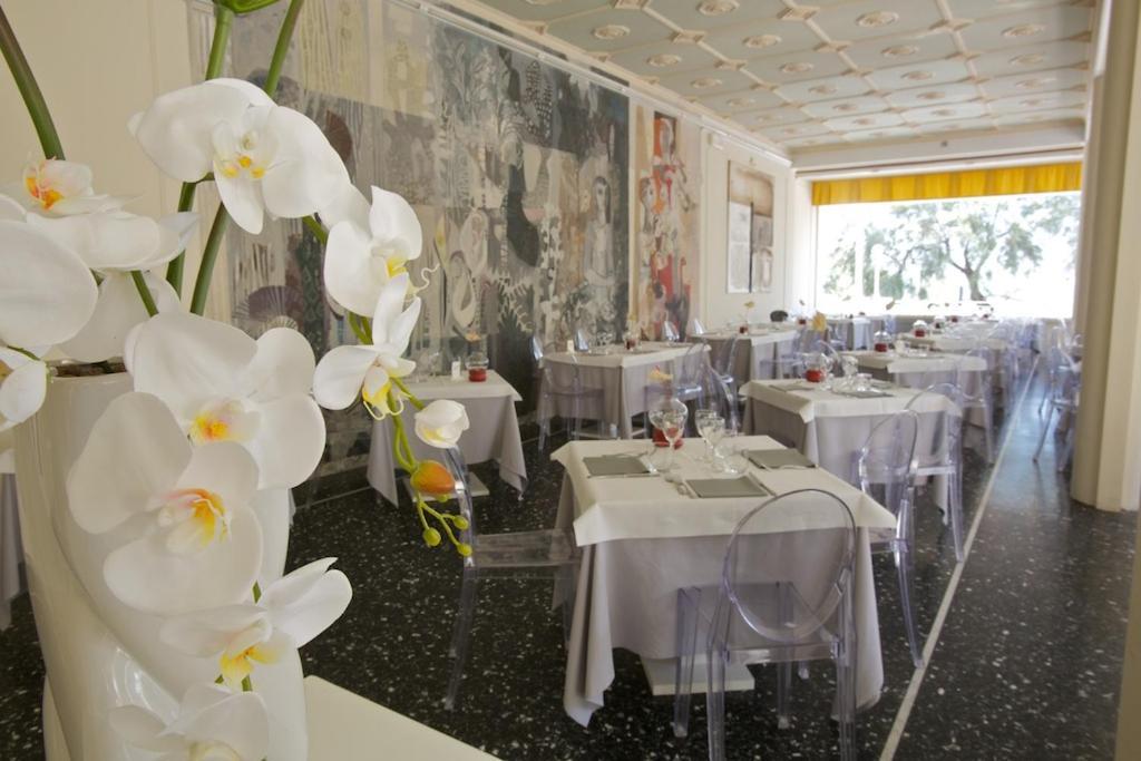 Hotel Continental เซนีกัลเลีย ภายนอก รูปภาพ