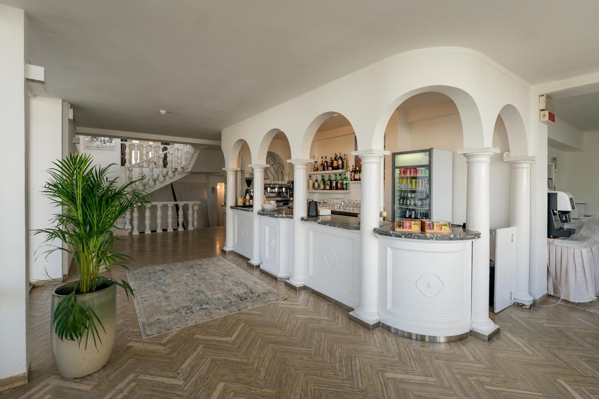 Hotel Continental เซนีกัลเลีย ภายนอก รูปภาพ