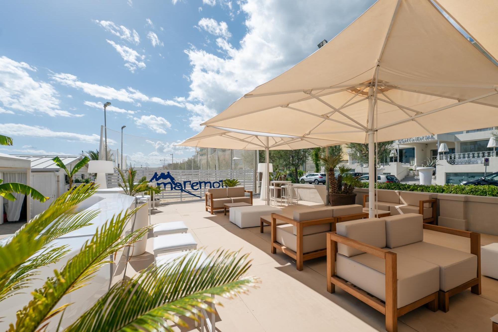 Hotel Continental เซนีกัลเลีย ภายนอก รูปภาพ